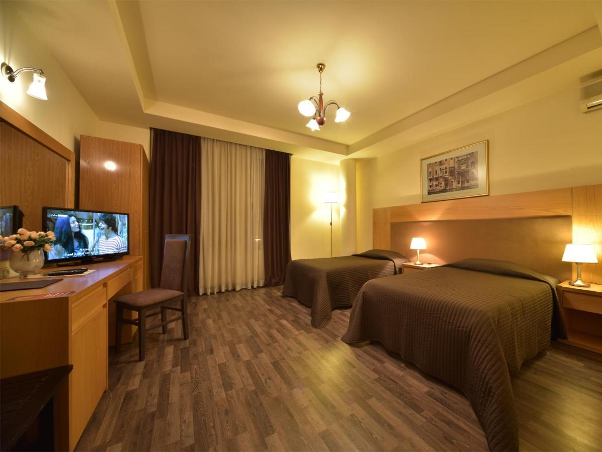 Hotel Doro City Тирана Экстерьер фото