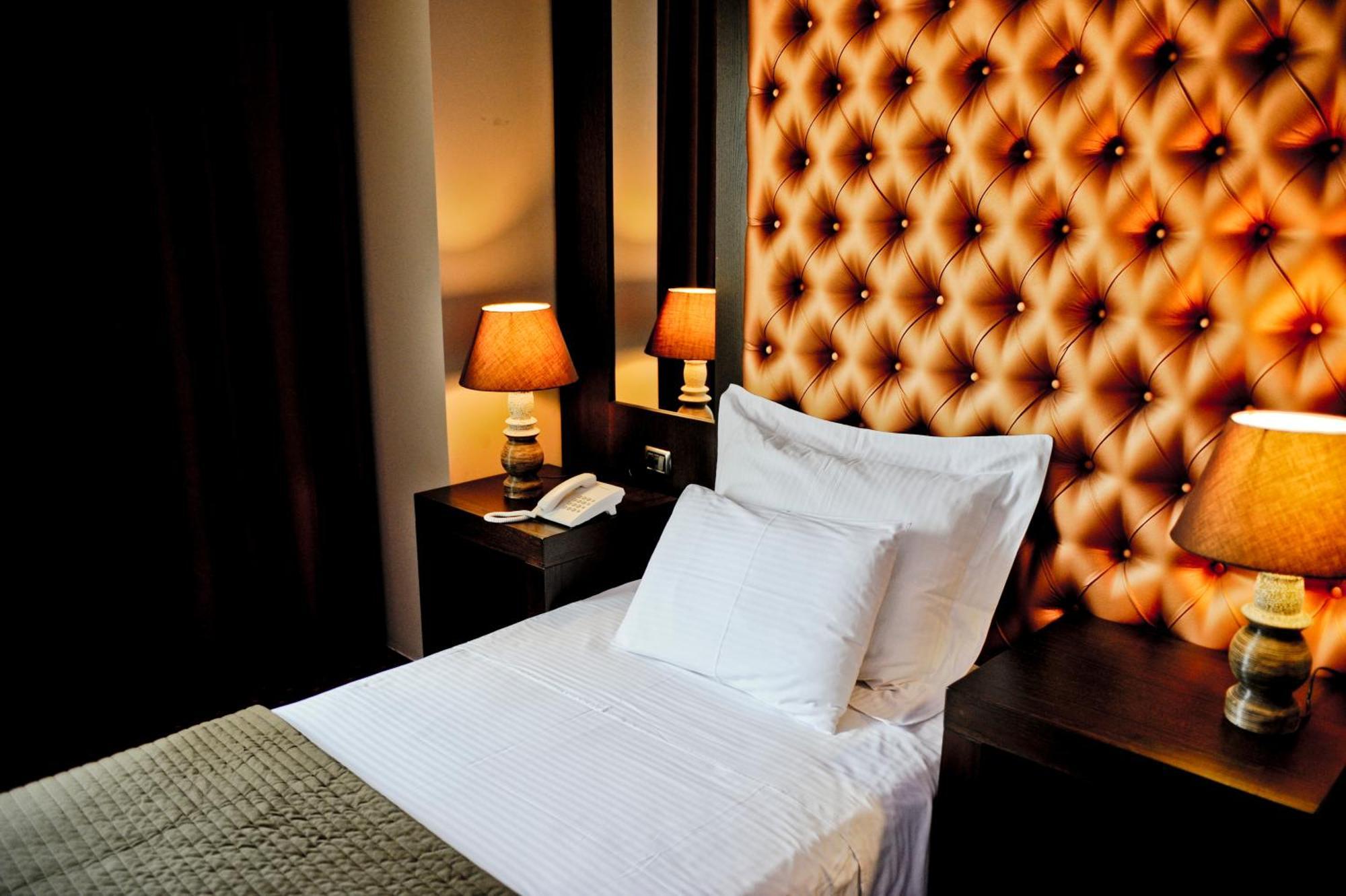 Hotel Doro City Тирана Экстерьер фото